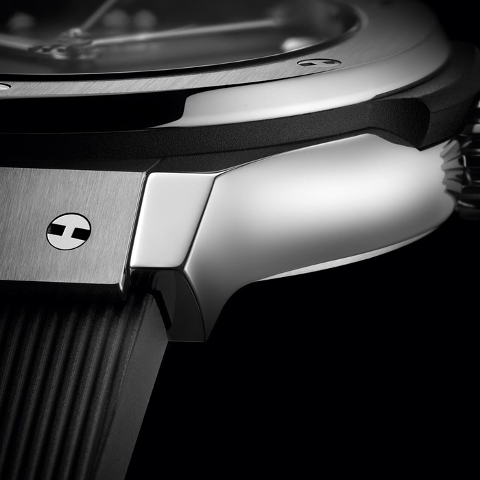 Hublot Classic Fusion Titanium 33mm Watch Black 581.NX.1470.RX - Image 4